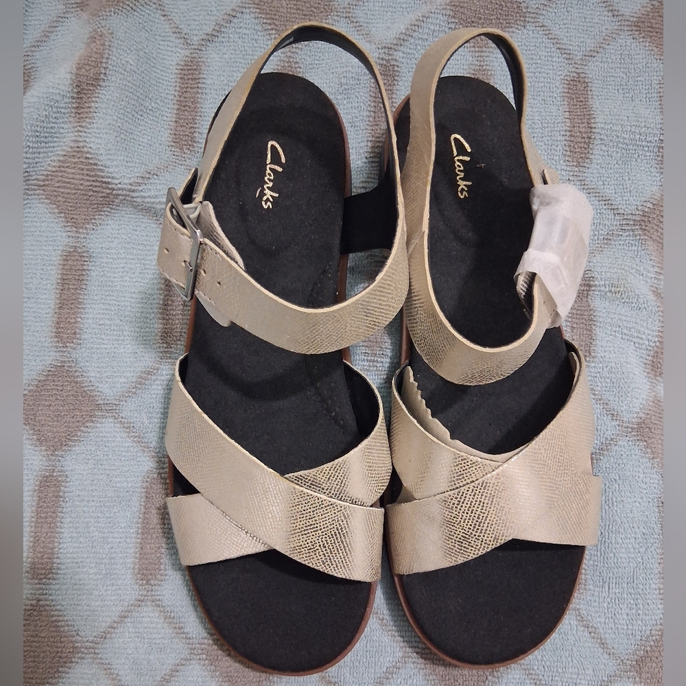 Clarks Orinoco Strap Women's Silver Metallic  Sandals Size 10 NWOT